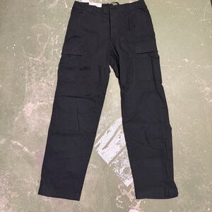 Uniqlo Black Cargo Pants with Multi-Pocket Design
